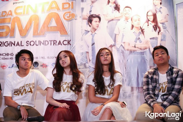 Empat bintang ADA CINTA DI SMA turut meramaikan peluncuran soundtrack filmnya di KFC Kemang, Jakarta Selatan, beberapa waktu lalu. 