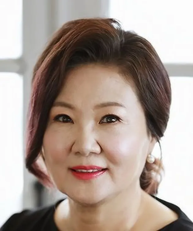 Kim Hae Sook menerima Eungwan Medal