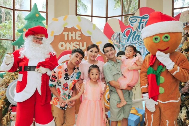 Some Have Divorced But Still Celebrate Together, Here are 15 Photos of Artists in Christmas Moments - From Nella Kharisma to Sandra Dewi