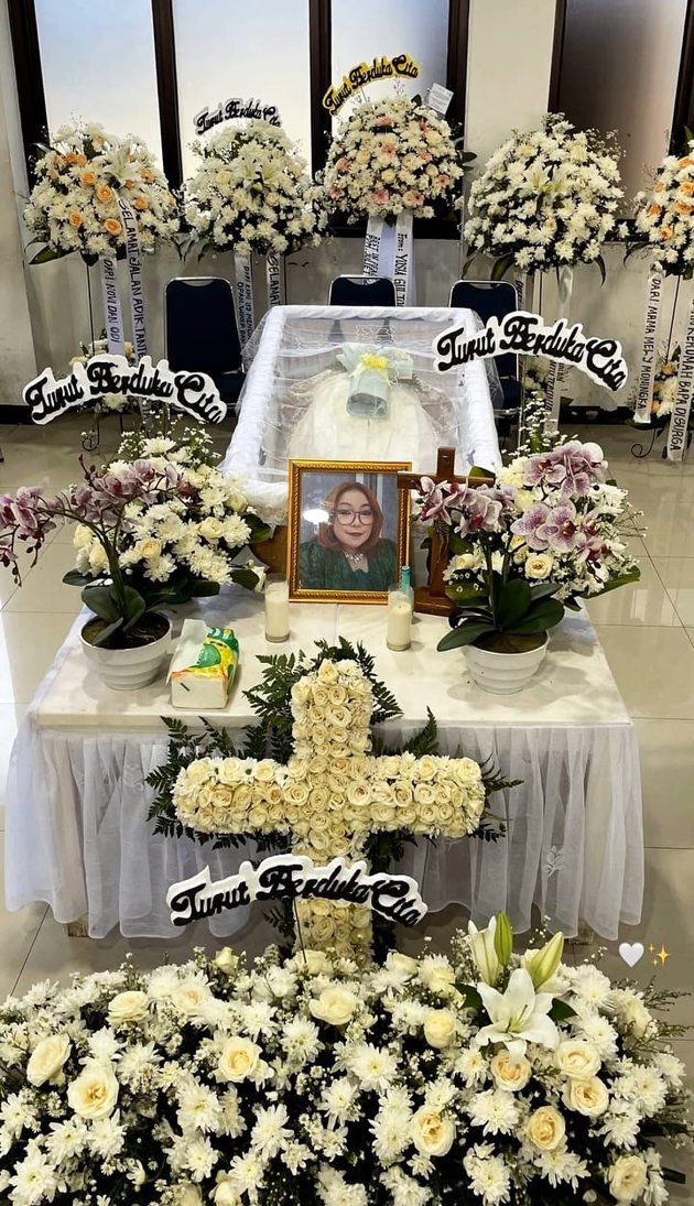 Melly Goeslaw's Younger Sister Passed Away While Sleeping, 8 Pictures of Melly Goeslaw at the Grieving House Full of Tears - Promising to Do This for Her Nephew