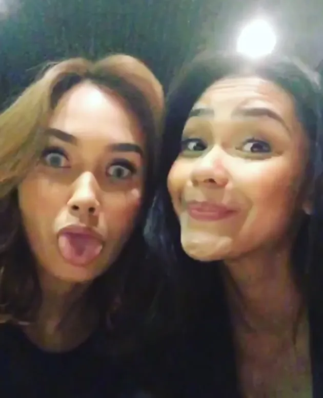 Adinia Wriasti - Sara Wijayanto