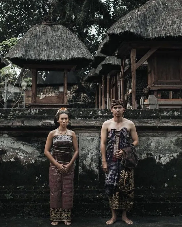 Prewedding Artis Pakai Adat Bali 