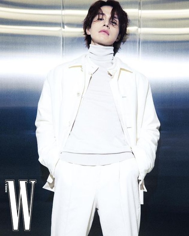 Ahjussi Rasa Oppa, Lee Dong Wook's Latest Photoshoot in W Korea Magazine: Showing Handsome Eternal Charm like a Vampire!