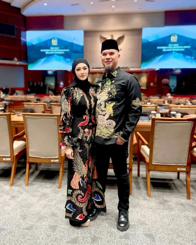 Ahmad Dhani dan Mulan Jameela pakai batik