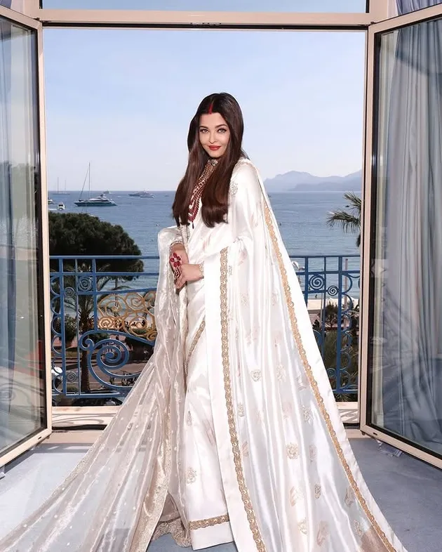 Aishwarya Rai pakai sari di Cannes