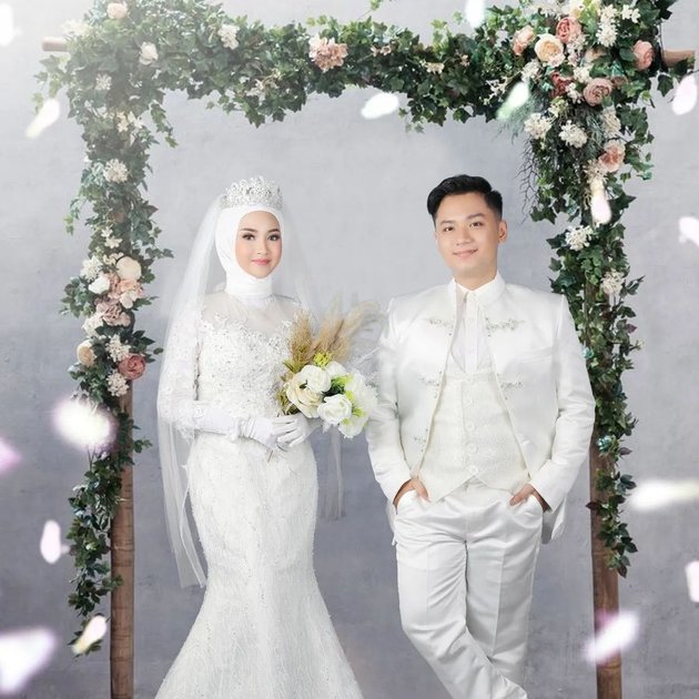 About to Get Married, Portraits of Prewed Agi Syahrain, Ine Sinthya's First Son, with Future Wife - So Sweet