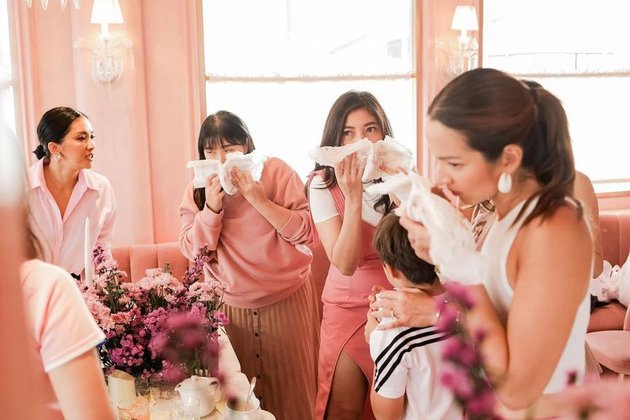 Finally Comeback! Here are 8 Photos of Girlsquad Nia Ramadhani - Jessica Iskandar Holds a Surprise Baby Shower for Tere - All Dressed in Pink