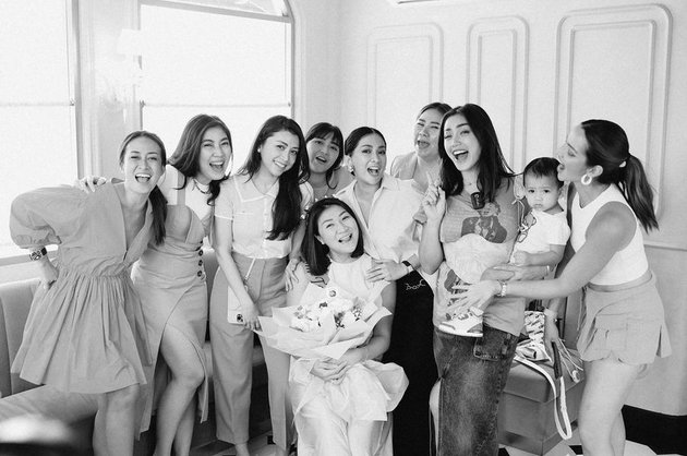 Finally Comeback! Here are 8 Photos of Girlsquad Nia Ramadhani - Jessica Iskandar Holds a Surprise Baby Shower for Tere - All Dressed in Pink