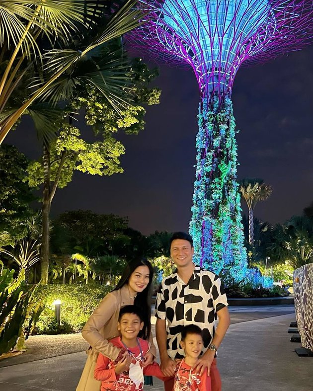 Finally Abroad, Here are 7 Photos of Titi Kamal and Family Vacationing in Singapore - Sleeping in an Underwater Room to Playing at Universal Studios