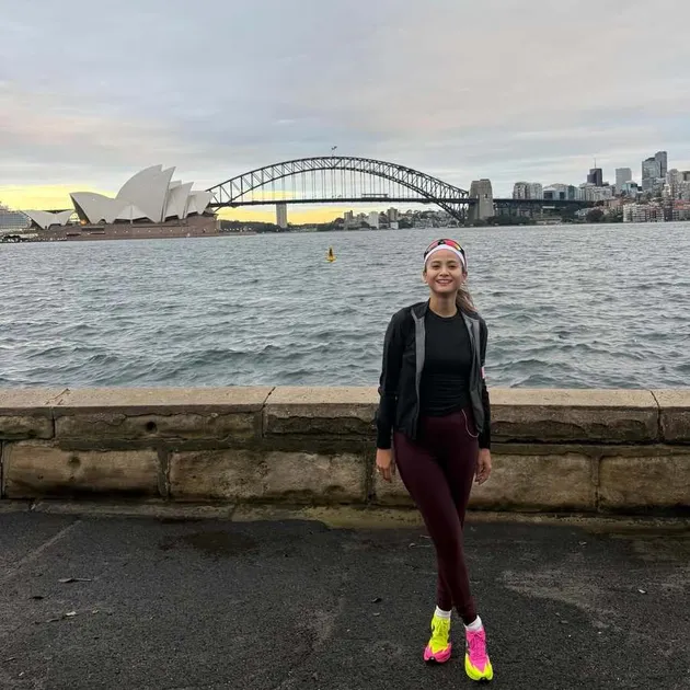 Acha lari di tengah cuaca dingin Sydney.