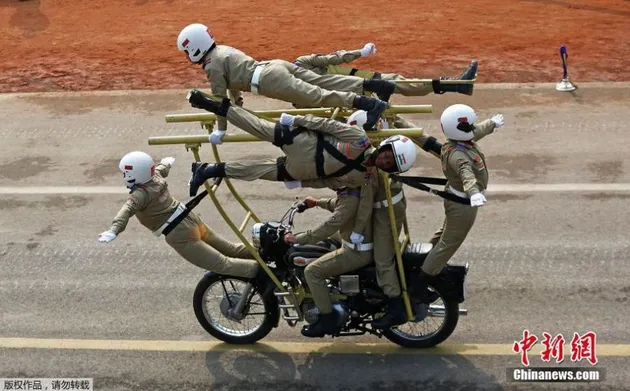 polisi akrobat, polisi india