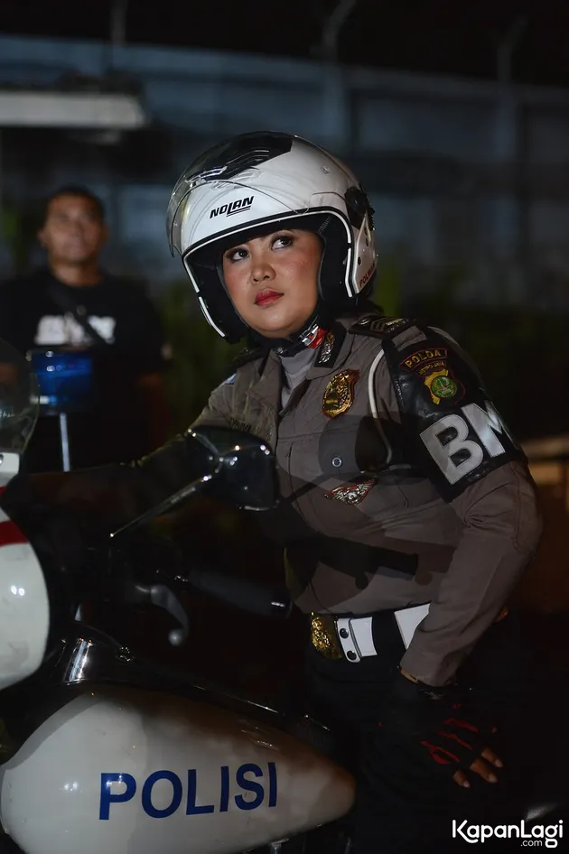 foto aksi freestyle polwan cantik