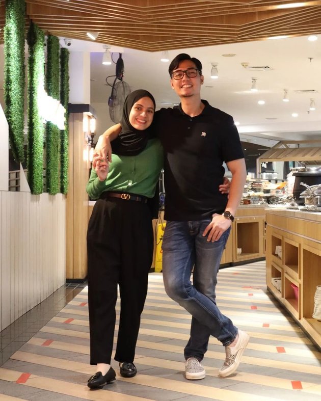 Admitting to being Rizky Kinos' mistress and often crying alone, here are 14 portraits of Nycta Gina and her harmonious husband's household - Known as a Funny Couple