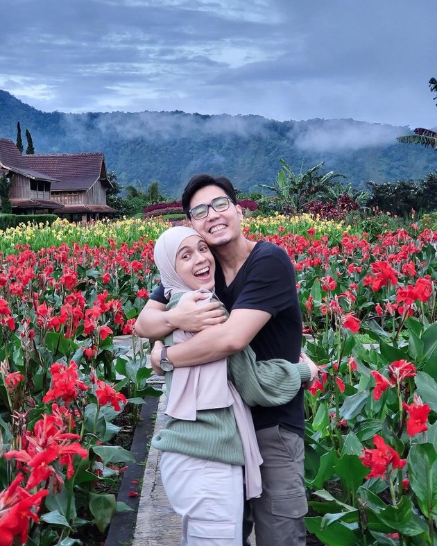 Admitting to being Rizky Kinos' mistress and often crying alone, here are 14 portraits of Nycta Gina and her harmonious husband's household - Known as a Funny Couple