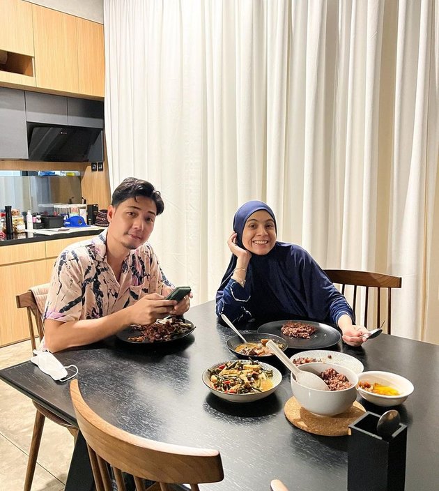 Admitting to being Rizky Kinos' mistress and often crying alone, here are 14 portraits of Nycta Gina and her harmonious husband's household - Known as a Funny Couple