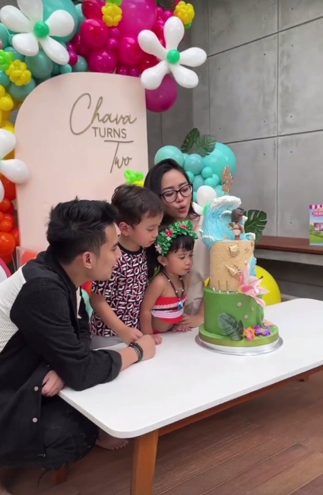 Celebrate Chava's Birthday with Okin, Rachel Vennya's Face Becomes the Spotlight