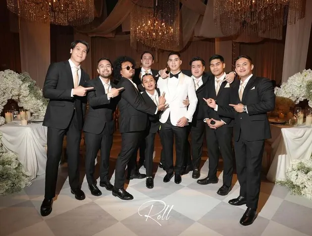 Al Ghazali Bersama Groomsmen Saat Menikah