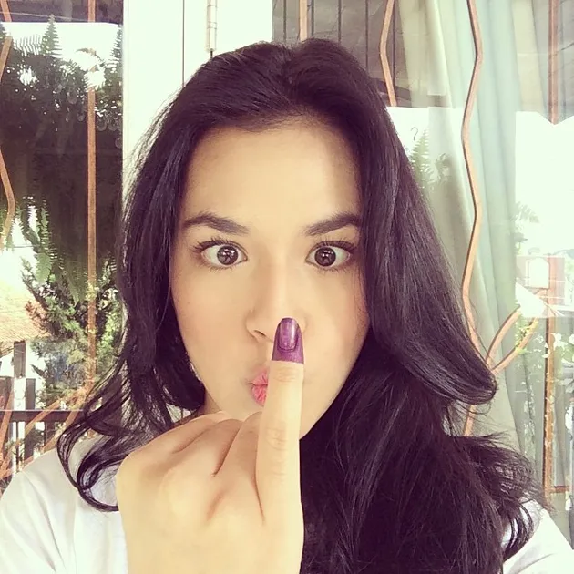 11 Seleb tetap cantik flawless walau berpose jelek &amp; aneh!!