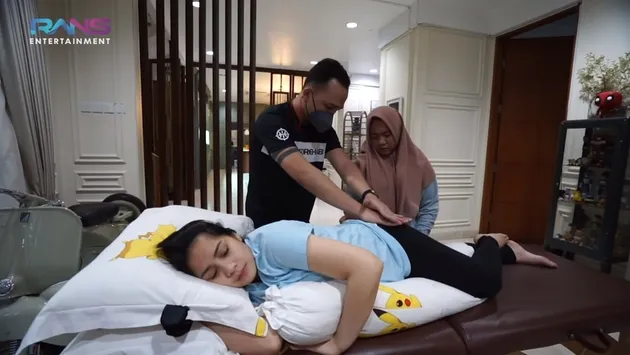 Nagita Slavina Jalani Terapi Pijat