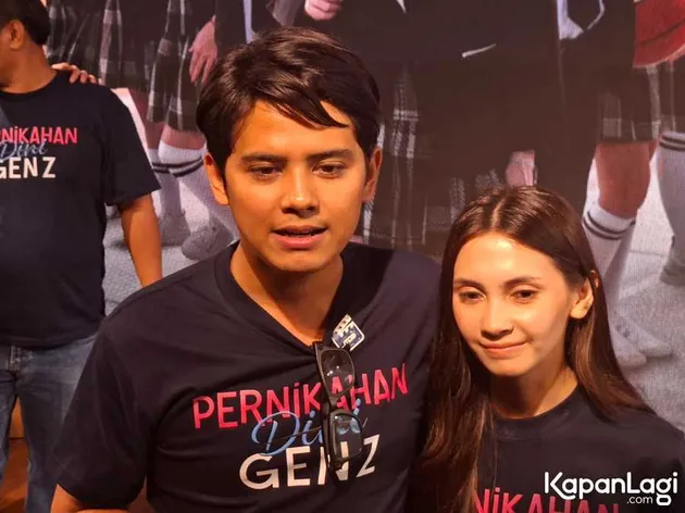 Aliando Syarief rangkul Richelle Skornicki