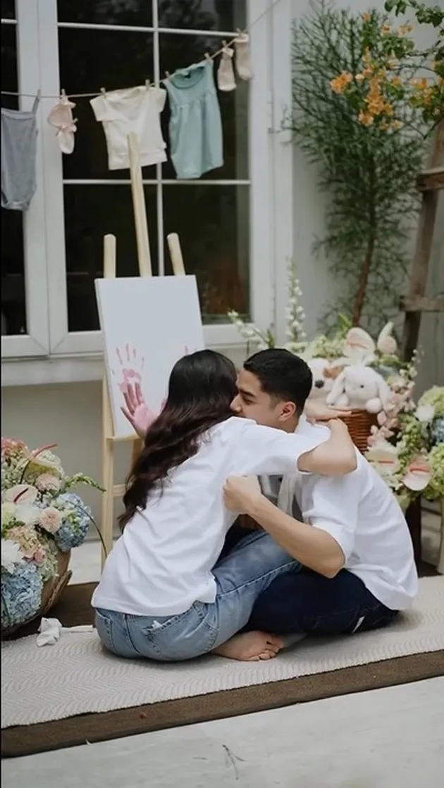 Al dan Alyssa berpelukan