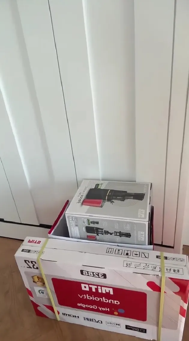 Tunjukkan Souvenir Berupa TV, Microwave, dan Juicer