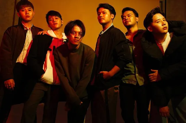 Ini adalah foto terbaru dari SMASH yang diberi hashtag #am8zingjourney. Tentu saja 'reuni' ini bikin fans senang, namun juga penasaran.