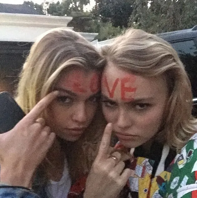 Lily Rose dan Stella Maxwell