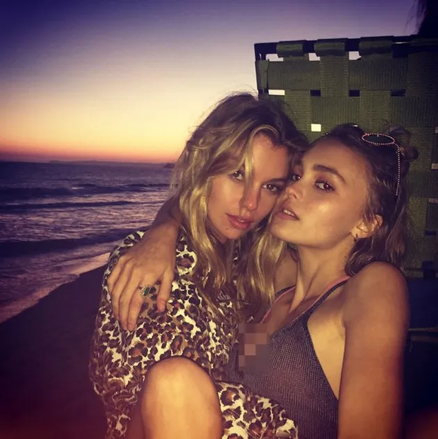 Lily Rose dan Stella Maxwell