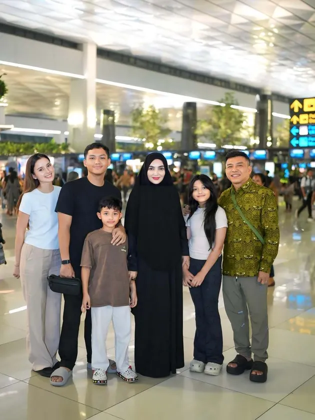 Ashanty dan Anang diantar ke bandara