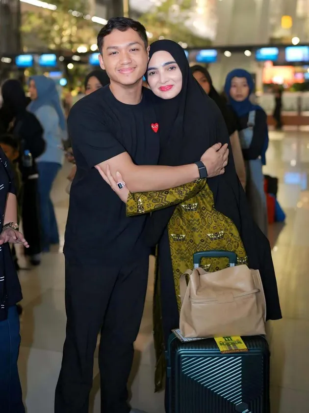 Ashanty dipeluk Azriel