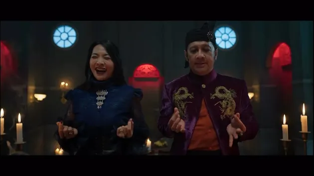 Hesti &amp; Andre berdoa di film