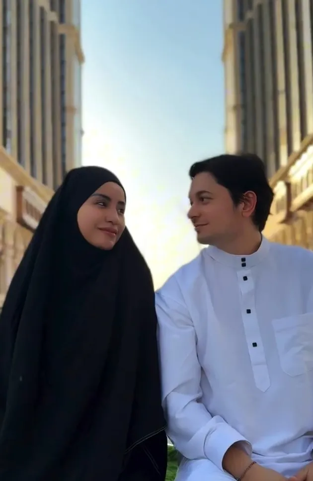 Andrew Andika umrah bareng Violentina Kaif