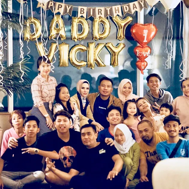 Ulang tahun Vicky Prasetyo