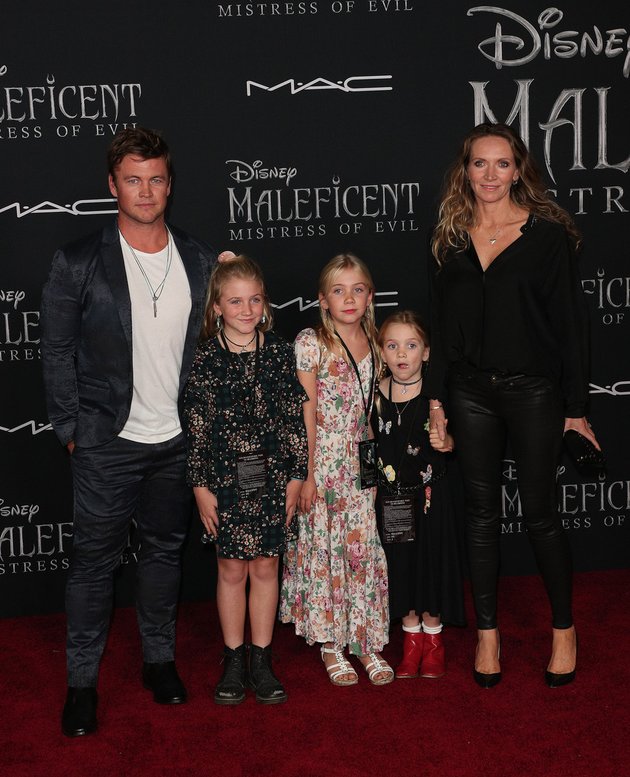 Angelina Jolie Invites Her Five Children to the Premiere of MALEFICENT 2, All Wearing Black