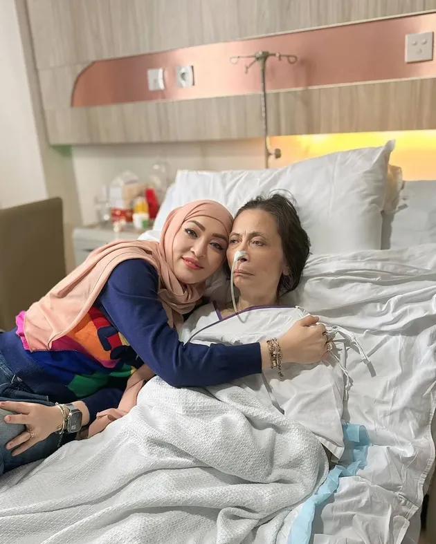 Ibu Angellina Sondakh Sakit