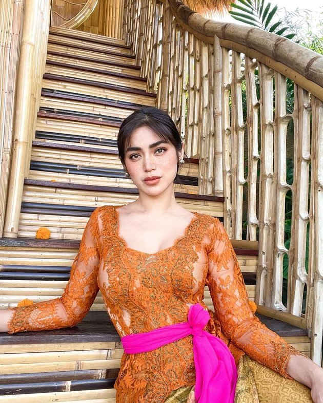 Graceful and Charming, 9 Photos of Jessica Iskandar Wearing Balinese Kebaya - Flooded with Praise for Her Beauty