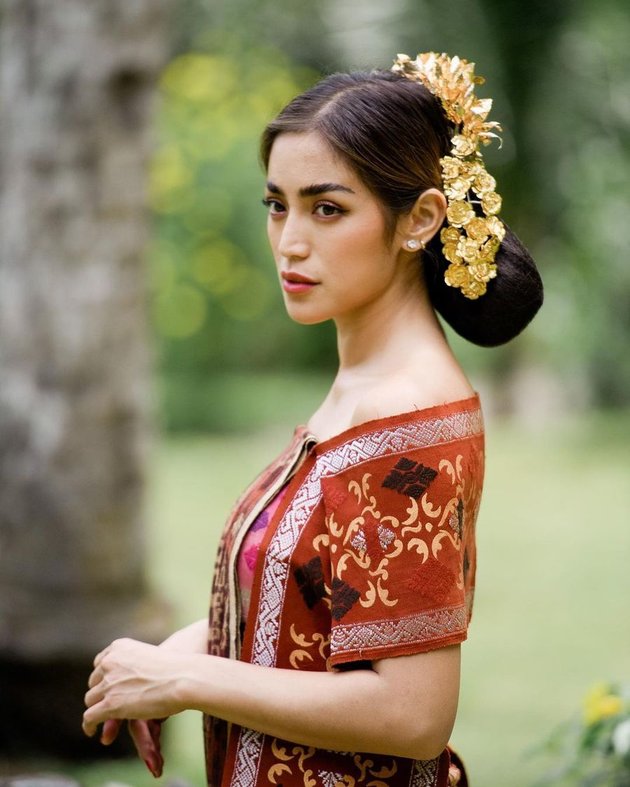 Graceful and Charming, 9 Photos of Jessica Iskandar Wearing Balinese Kebaya - Flooded with Praise for Her Beauty