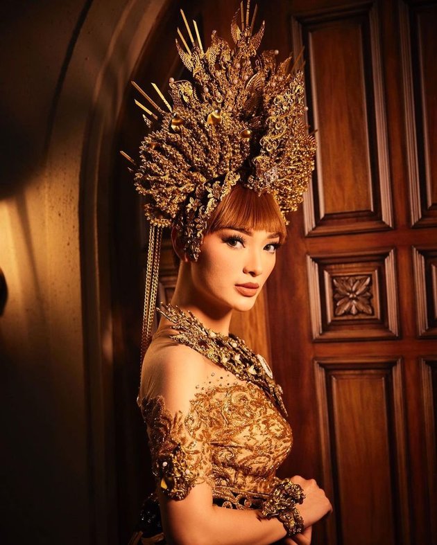Anggun and Luxurious Like a Queen, 7 Beautiful Portraits of Zaskia Gotik Wearing a Gold Kebaya Dress - Called Barbie Cikarang