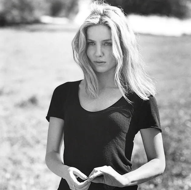 Annabelle Wallis, Pacar Baru Chris Martin