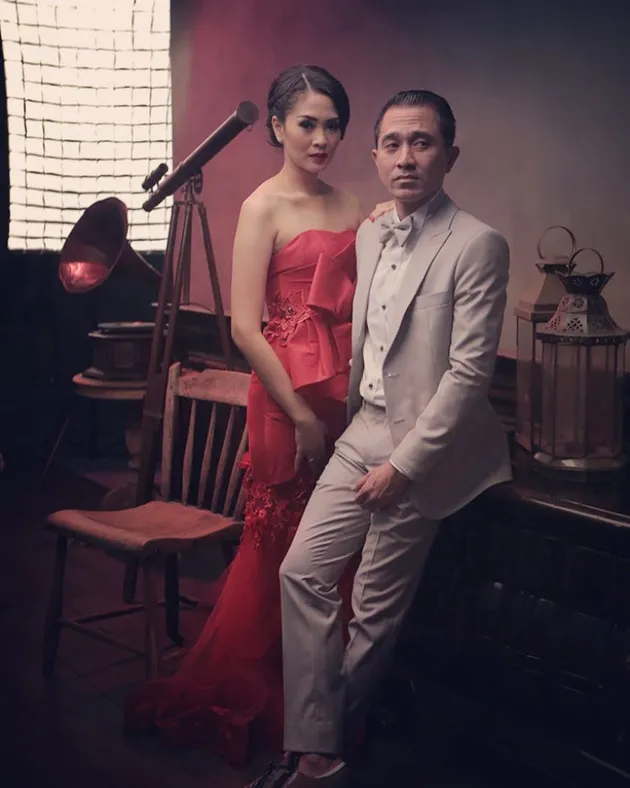 ANNIVERSARY 9 TAHUN PERNIKAHAN, LUKMAN SARDI DAN ISTRI ...