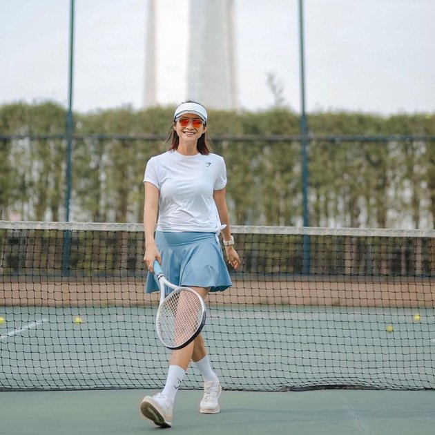Rini Yulianti diketahui memiliki hobi berbagai macam olahraga, salah satunya adalah tenis.