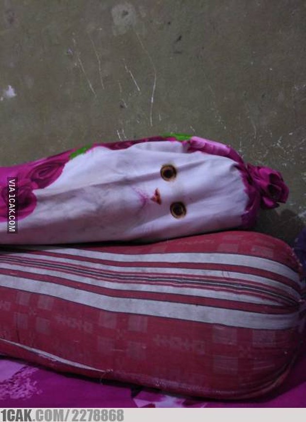 Antimainstream, 9 Sleep Accessories That Make You Sleep with Pocong - Want to Eat