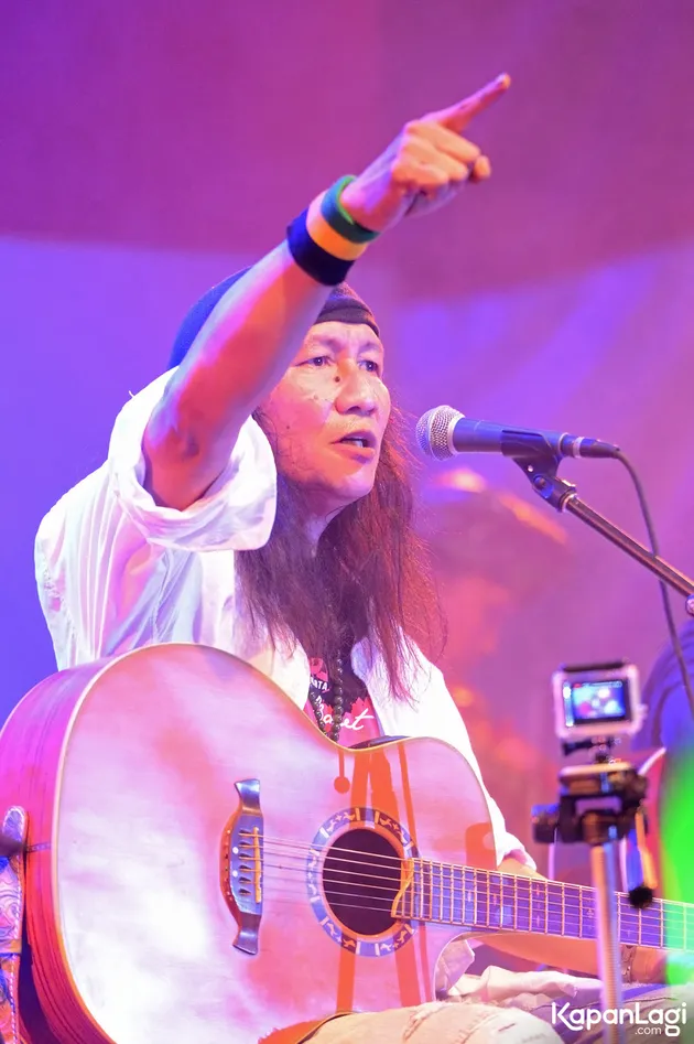 Dunia musik kembali diwarnai dengan karya yang kental akan kritik sosial. Kali ini, berasal dari musisi Anto Baret.