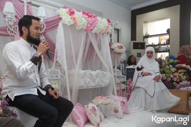  AQIQAH  ANAK KEDUA SHIREEN TEUKU WISNU PENUH BUNGA DAN 