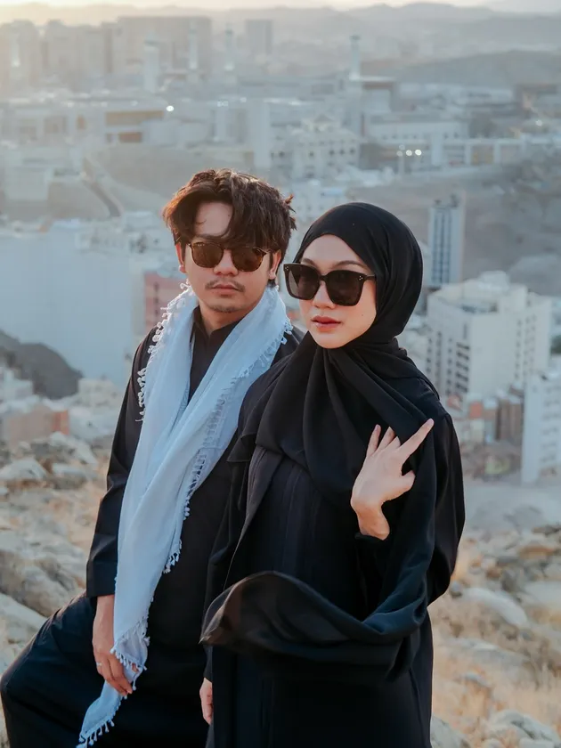 Arbani Yasiz dan Raissa Ramadhani Umrah