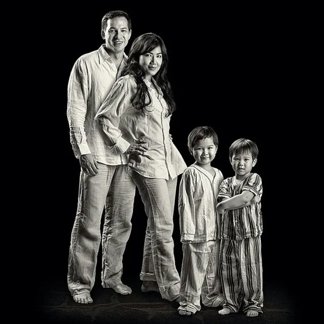 ARI WIBOWO AYAH GANTENG DENGAN DUA ANAKNYA YANG ...