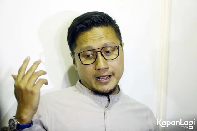 Arie Untung memberi keterangan kepada awak media