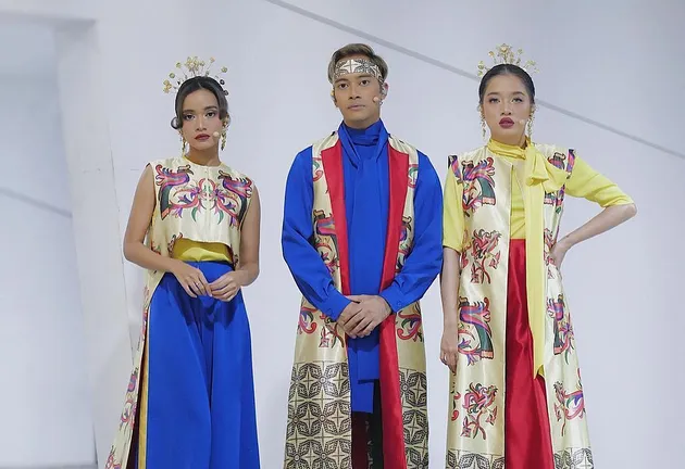 Artis pembuka AG 2018 memakai aksesoris Rinaldy Yunardy