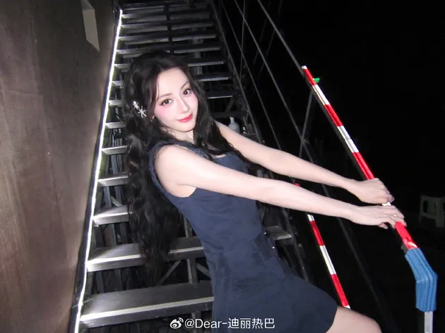 Dilraba Dilmurat dan Gaya Moricore Minimalis